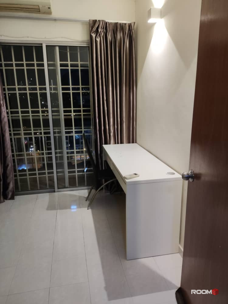 Middle Room For Rent, Sutramas Apartment， Puchong Jaya (Include all utilities and AIR-CON USAGE!!)