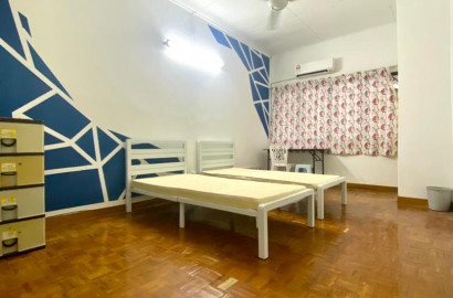 Middle Room Attached Bathroom in BU12, Bandar Utama Near Tropicana, Kayu Ara with No Deposit
