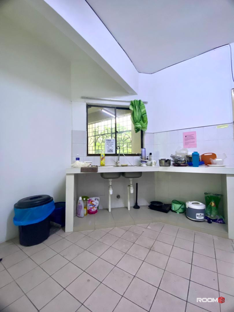 Middle Room Attached Bathroom in BU12, Bandar Utama Near Tropicana, Kayu Ara with No Deposit