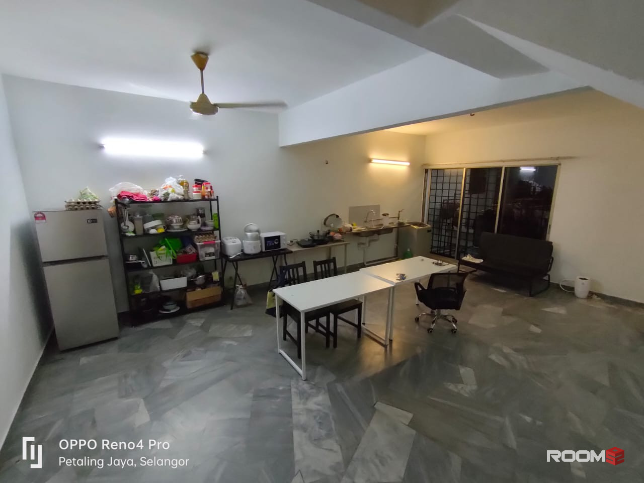 Bandar Utama 4 House middle room for rent