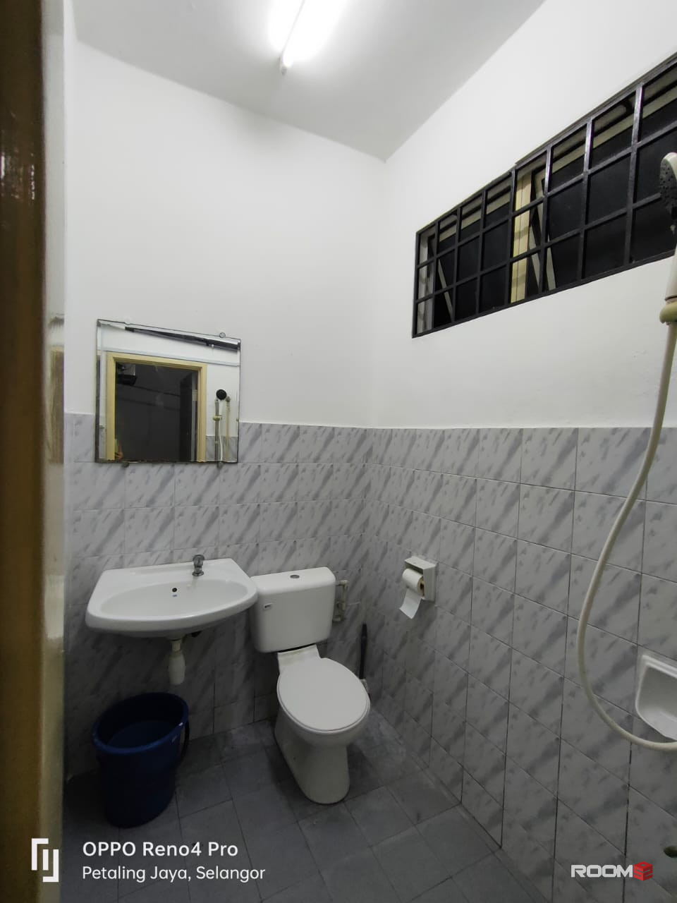 Bandar Utama 4 House middle room for rent