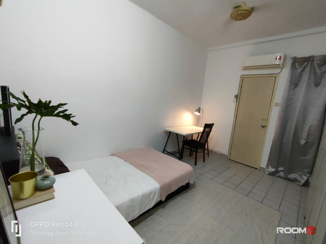 Bandar Utama 4 House middle room for rent
