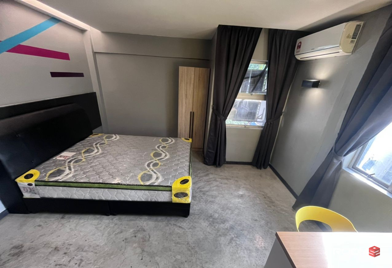 LIMITED TIME OFFER ‼️  2mins 🚶 walk to MRT Maharajalela, KL Sentral 🚉 Room attach Toilet for Rent