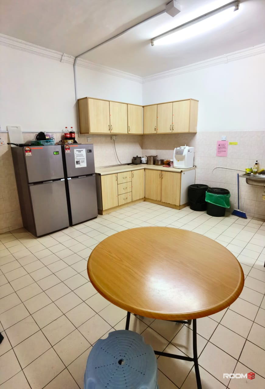 Single room in Bandar Utama/ 1 utama/1U for rent