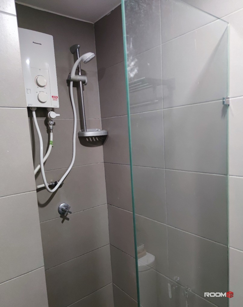 LIMITED TIME OFFER ‼️  2mins 🚶 walk to MRT Maharajalela, KL Sentral 🚉 Room attach Toilet for Rent