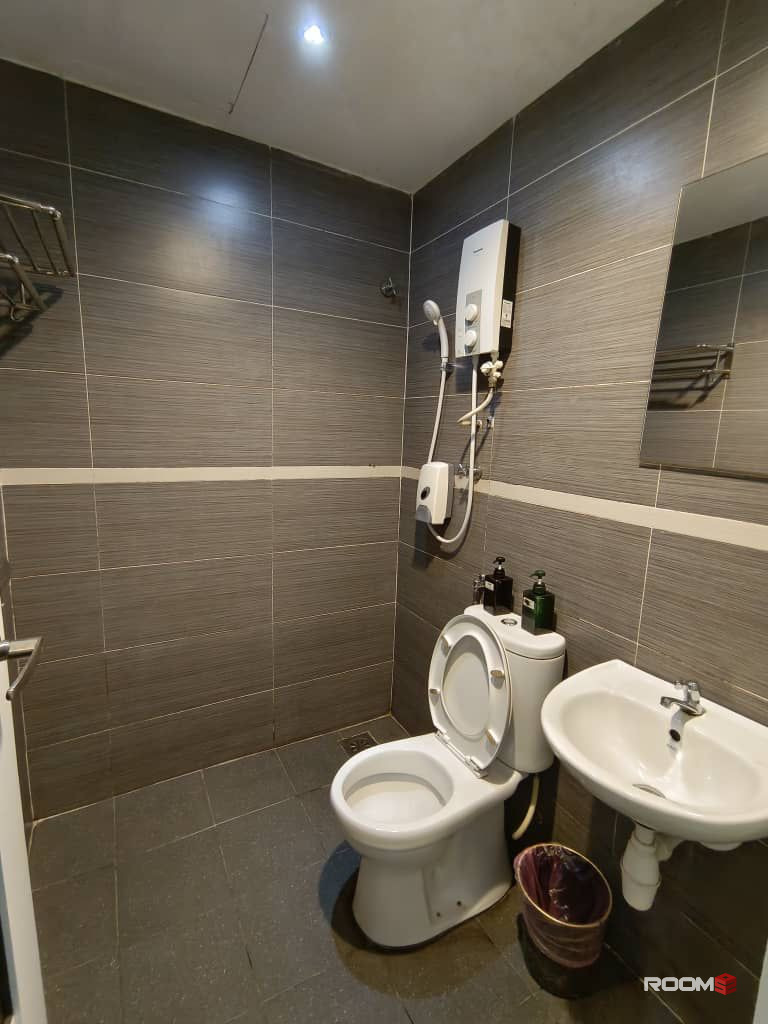 Only walk to INTI College 🚶‍♀️ Room Rent attach Private Toilet at SS15 Subang Jaya