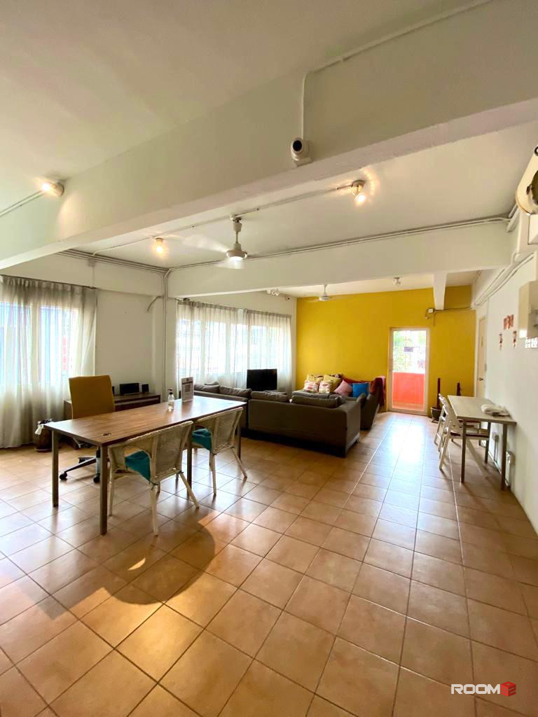 Cheap Deluxe Master Room Near Jalan Alor & MRT Station at Bukit Bintang, KL City Centre