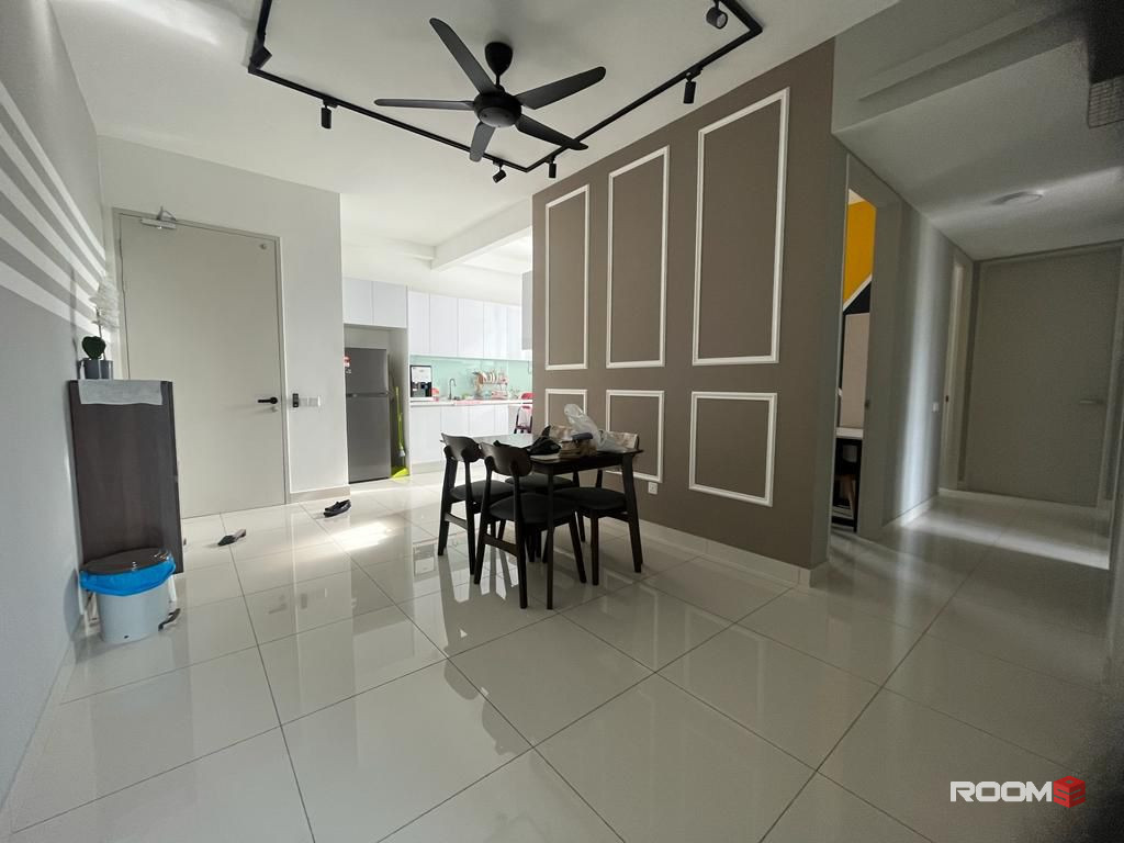 😎.Master Room with Big Window and private toilet for rent!📍Walking distance 2 mins to MRT and 8 mins to NSK