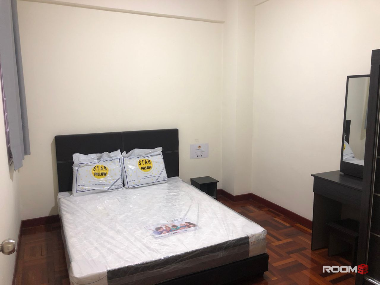 Ridzuan condominium bandar sunway subang jaya petaling jaya room for rent (Mix gender house)