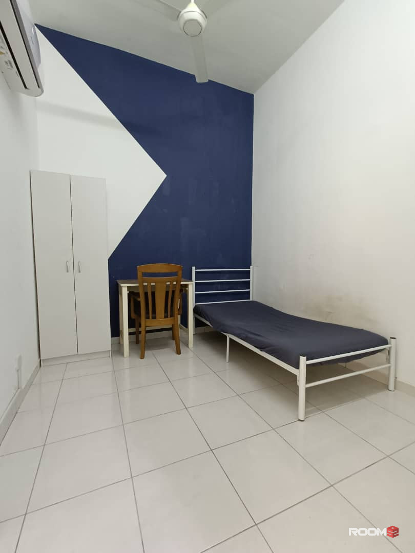 One Month Deposit Only 😄 Middle Room in Setia Impian, Setia Alam with Free WIFI 📶