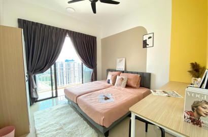 (Female only) Luxury Medium room at The Hamilton near LRT Taman Sri Rampai