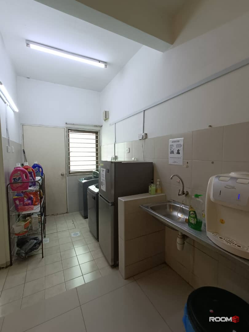 Female Unit Middle Room at Setia Alam , Near SCM HOT UNIT