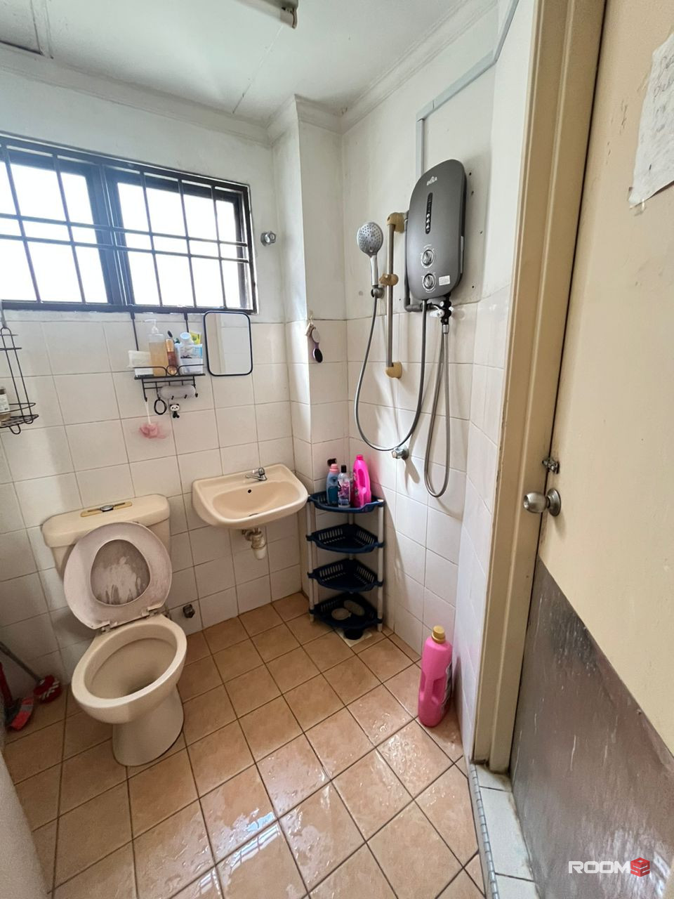 🏠💨💨💨 Middle Room 3mins to LRT Lembah Sungai Station! 🚶‍♂️🕒🚉