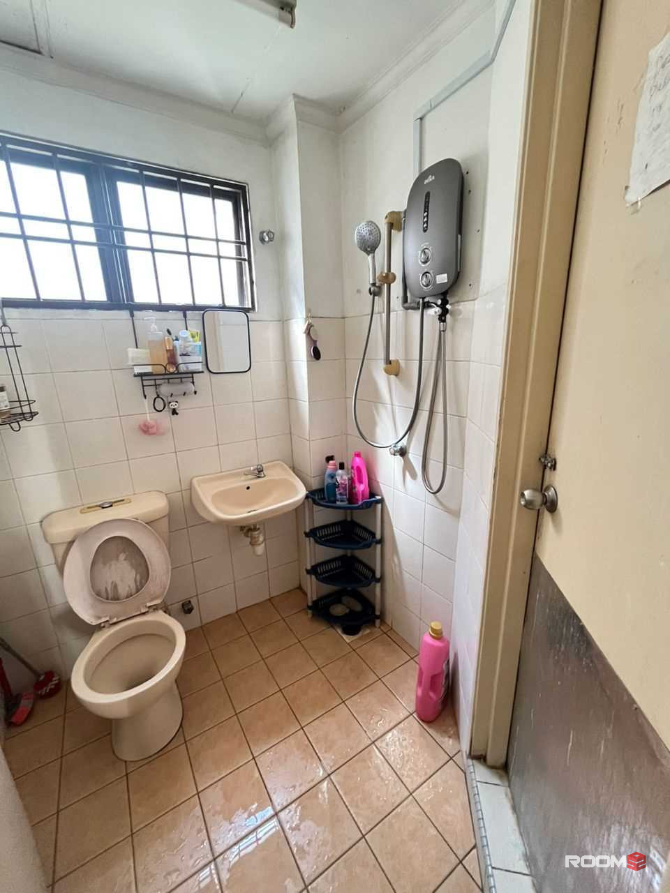 💥💥 🏡 [Zero Deposit]❗️HOME FEEL UNIT ❗️🏡 Middle Room for rent at Kota Damansara! 💫🛋️