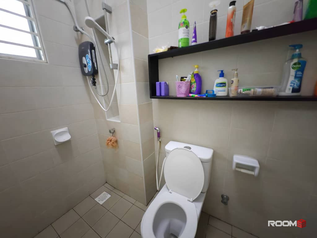Female Unit Middle Room at Setia Alam , Near SCM HOT UNIT