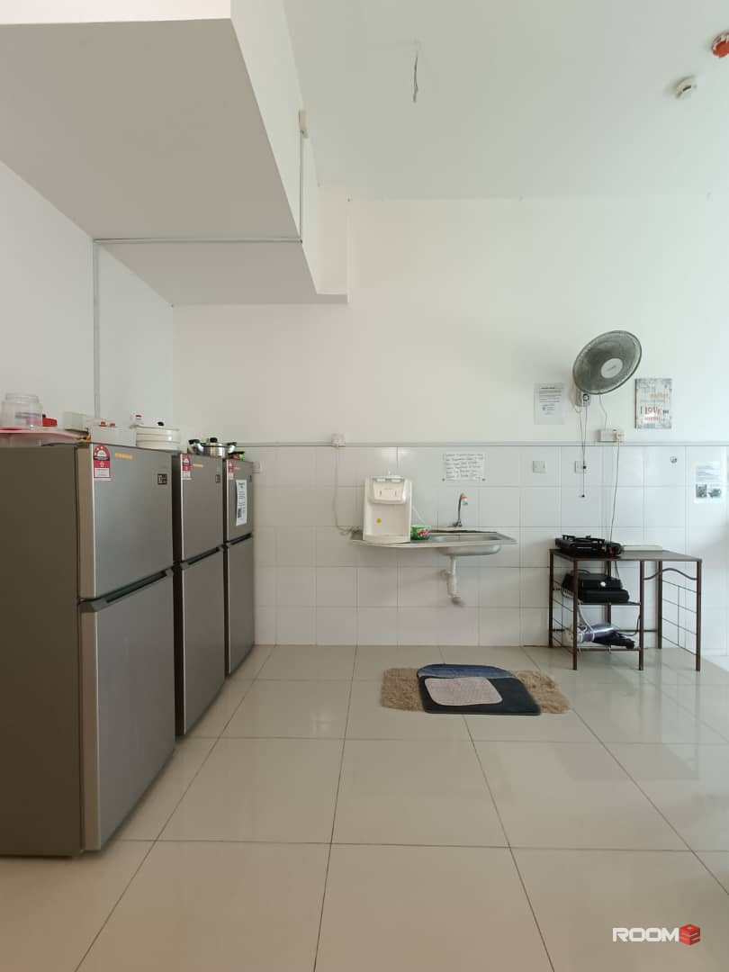 Kota Kemuning Single Room with Attached Bathroom
