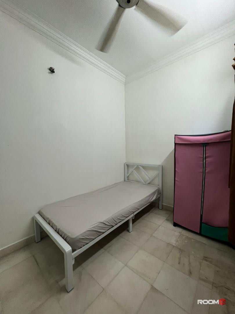 📢 Special Offer! 🏠💰 Low Deposit in Bandar Utama 🛏️ Single Rooms To Rent With WiFi! 🌐🔌💻