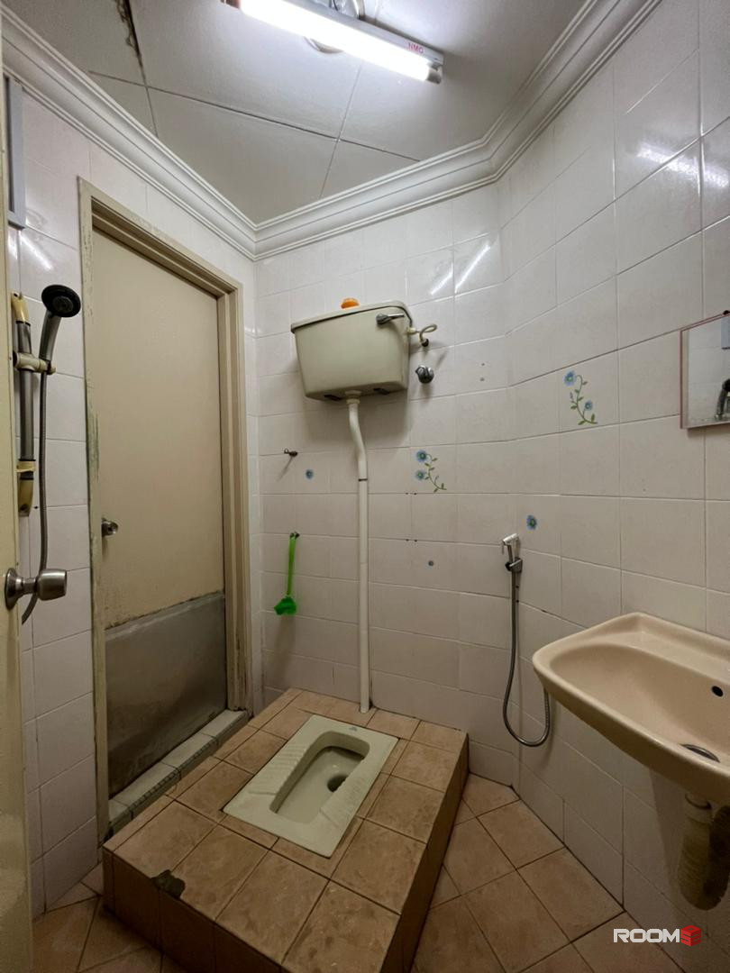 📢 Special Offer! 🏠💰 Low Deposit in Bandar Utama 🛏️ Single Rooms To Rent With WiFi! 🌐🔌💻