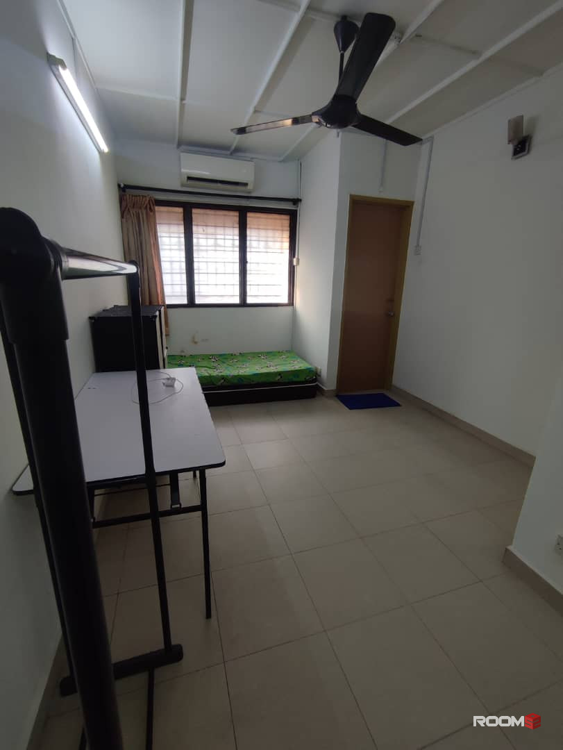 🏠 Just a 🚶‍♂️ to INTI College. 🎓 Middle Room Rent in SS15, Subang Jaya 🛋️🛏️ Near Subang Square 🏙️🚶‍♂️