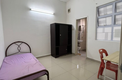 Kota Kemuning Single Room with Attached Bathroom