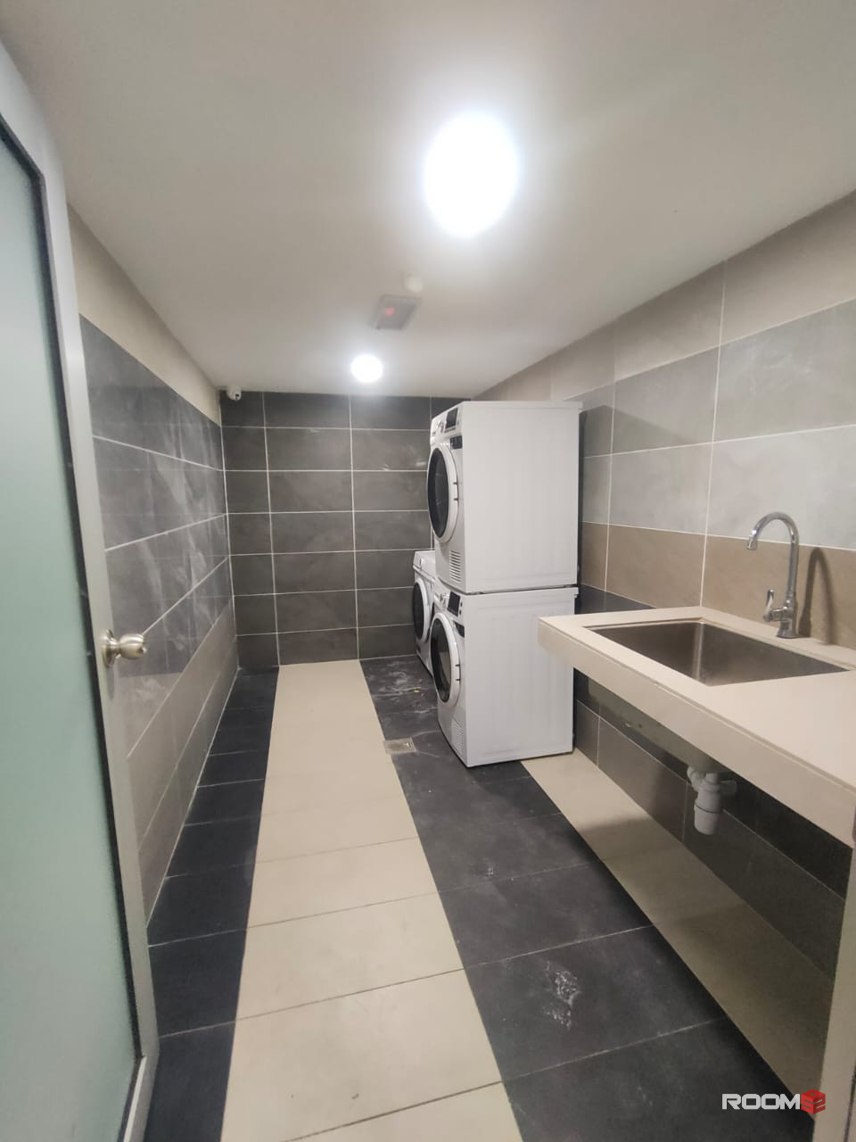 Zero Deposit with Private Bathroom for rent 2Mins Walk MRT Kentonmen Station Brand New Unit