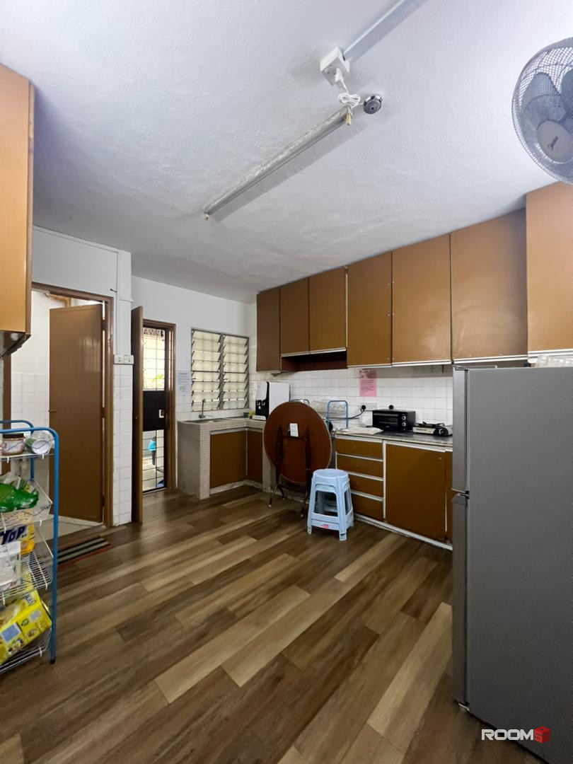 🏠 Just a 🚶‍♂️ to INTI College. 🎓 Middle Room Rent in SS15, Subang Jaya 🛋️🛏️ Near Subang Square 🏙️🚶‍♂️