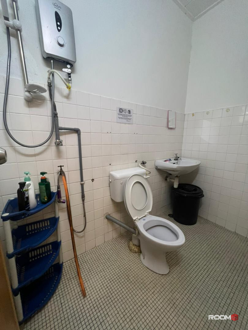 🏠 Just a 🚶‍♂️ to INTI College. 🎓 Middle Room Rent in SS15, Subang Jaya 🛋️🛏️ Near Subang Square 🏙️🚶‍♂️