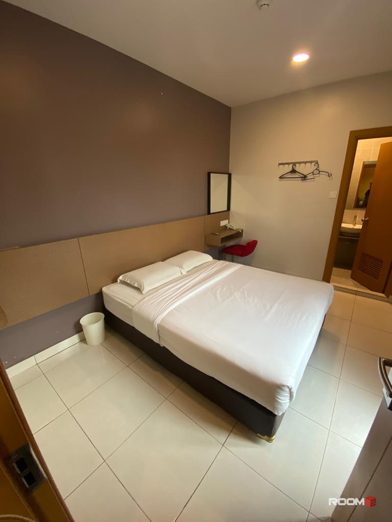 "Experience Luxury Living at SS3, Petaling Jaya! 🏠✨ Master Room with Zero Deposit 🛏️🪑