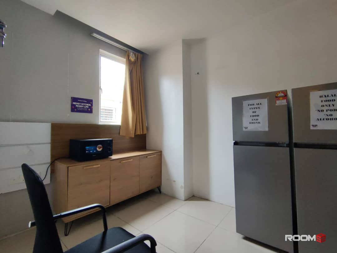 0️⃣Deposit✨Include Utilities✨Middle room for rent at Kota Damansara 🚶‍♂️5min walk to MRT KD/Thomson Hospital 🚗5min dri