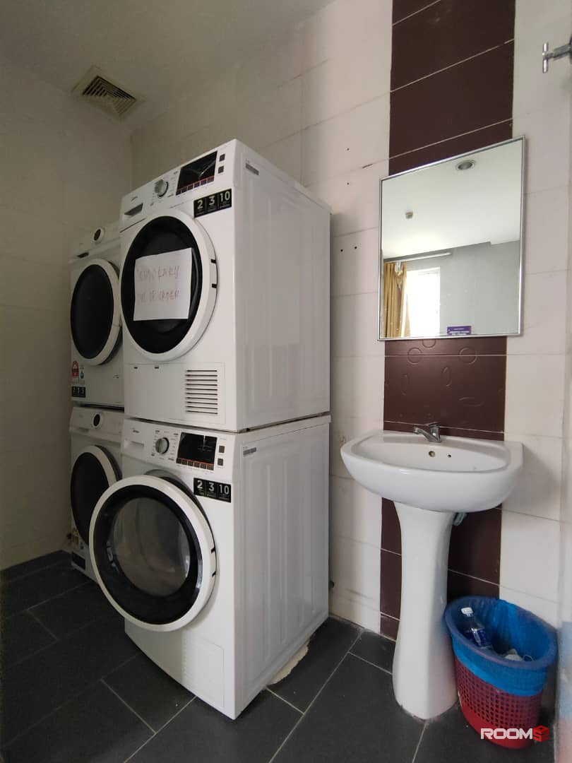 0️⃣Deposit✨Include Utilities✨Middle room for rent at Kota Damansara 🚶‍♂️5min walk to MRT KD/Thomson Hospital 🚗5min dri
