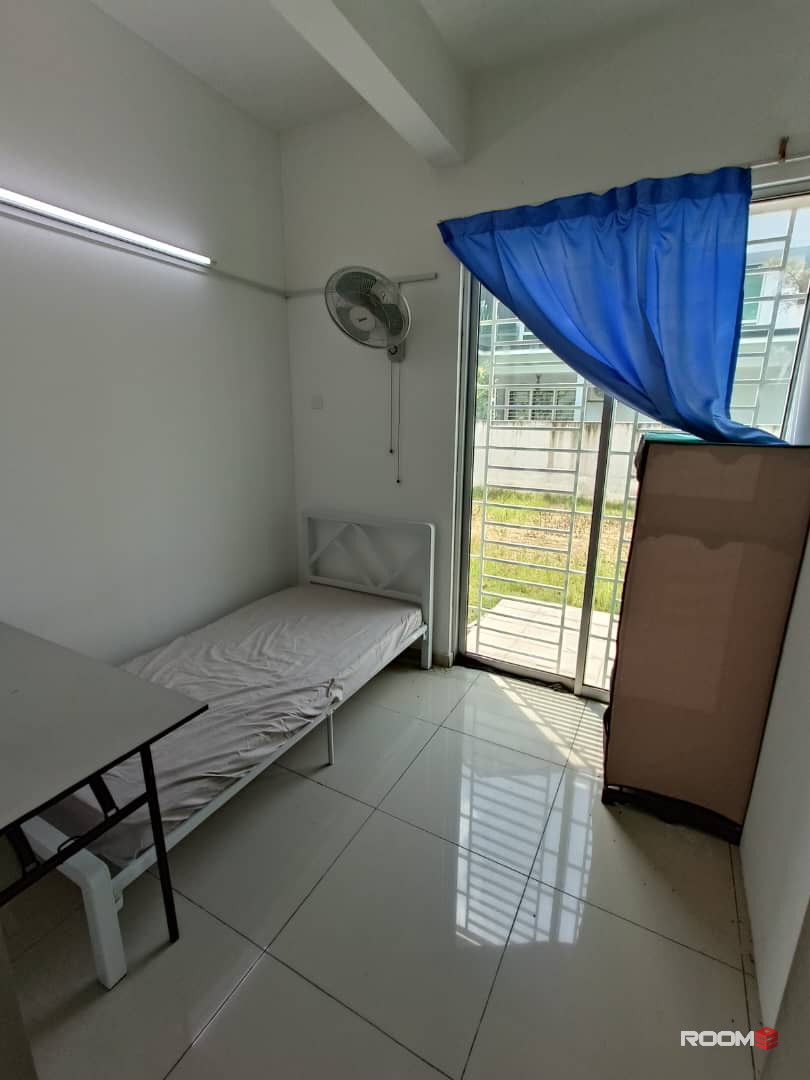 HOT PROMO 🔥 Bilik Single Sewa Murah at Bandar Botanic  with Free WiFi 📱