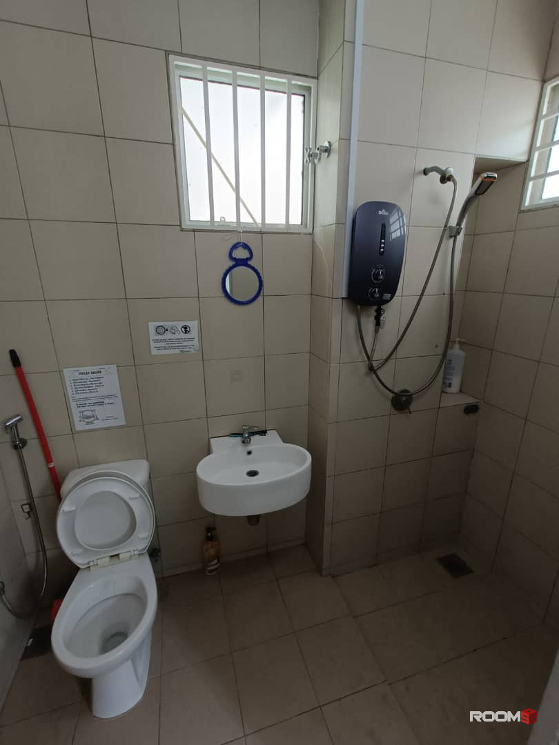 HOT PROMO 🔥 Bilik Single Sewa Murah at Bandar Botanic  with Free WiFi 📱