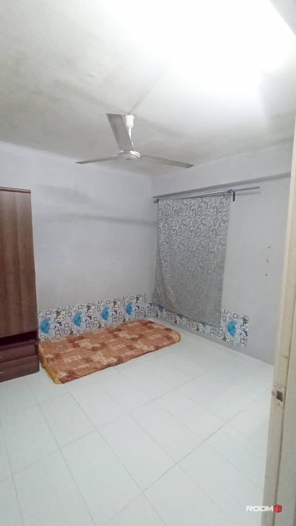 Middle Room for Rental