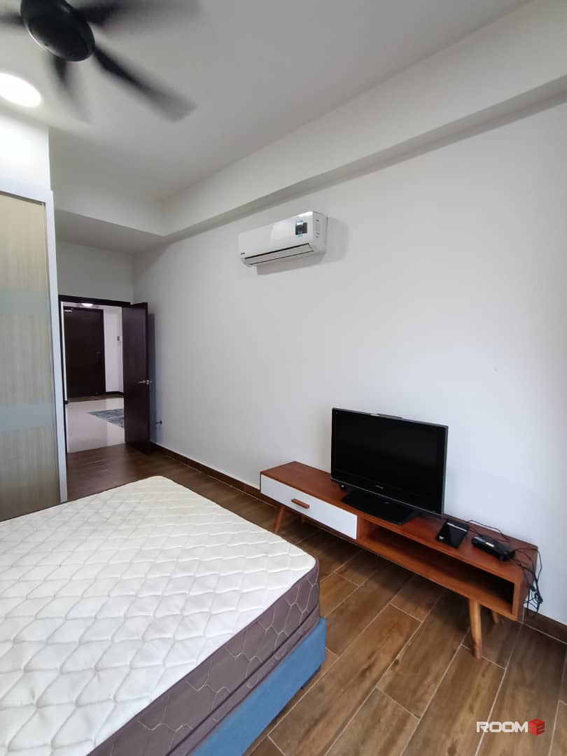 Room for rent at Paragon Suite @ near CIQ JB