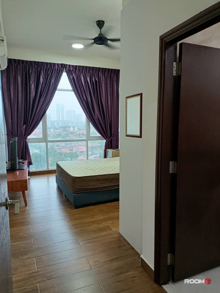 Room for rent at Paragon Suite @ near CIQ JB
