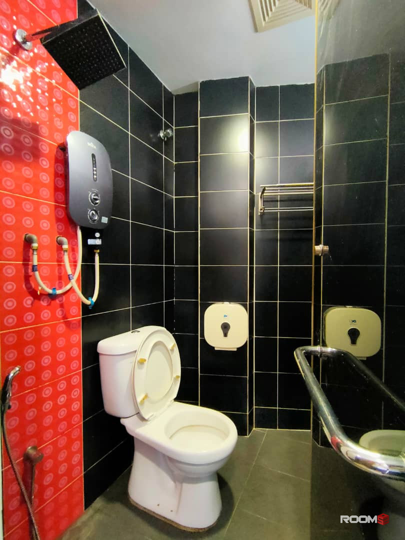 GET EARLY BIRD OFFER 🔊  Near to Kelana Jaya LRT  🚶 Room Rent at SS4