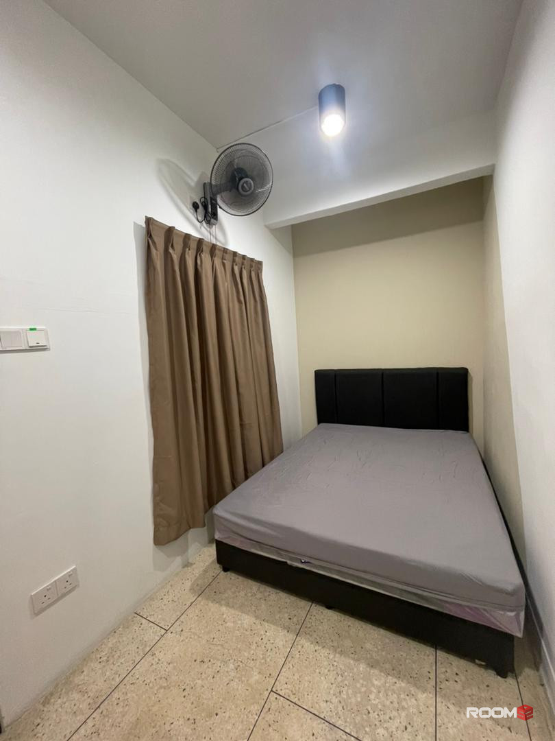 ZERO DEPOSIT 😍 Room Near CIQ Budget Friendly / Walking Distance 😍