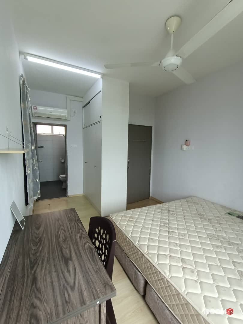 Female room for rent at Larkin Height @ Larkin Idaman
