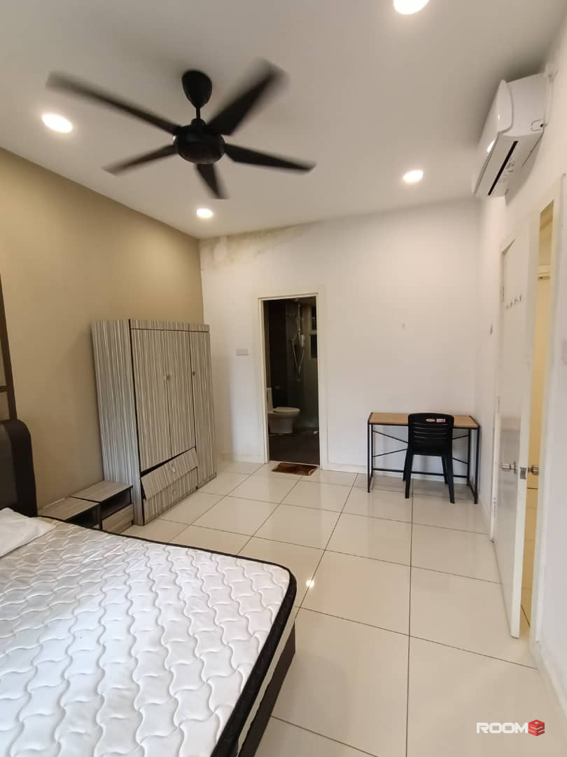 Master room for rent at Epic Residence @ Larkin