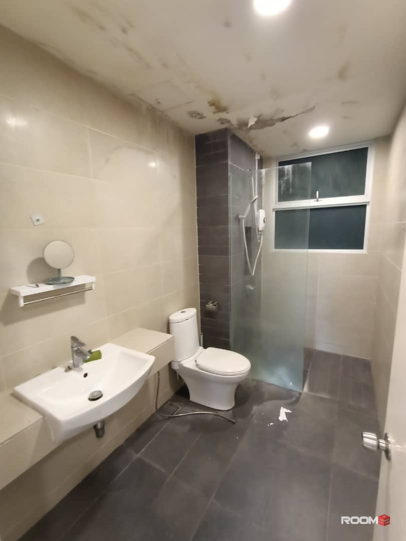 Master room for rent at Epic Residence @ Larkin
