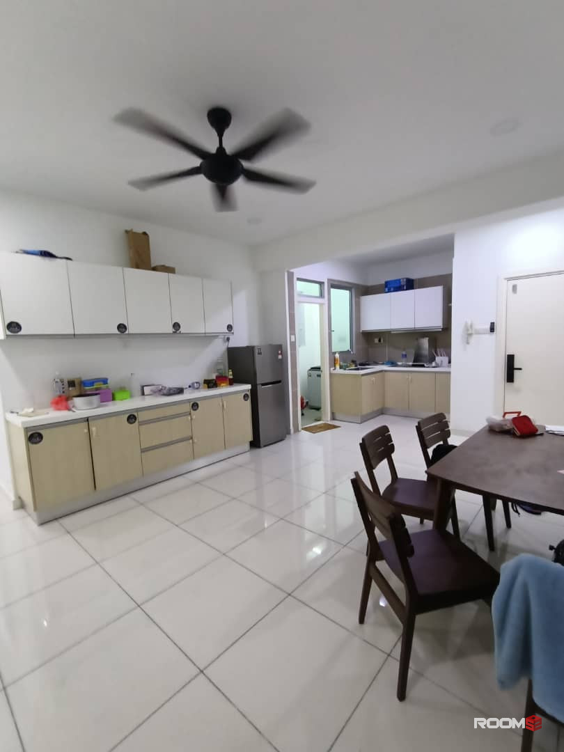 Master room for rent at Epic Residence @ Larkin