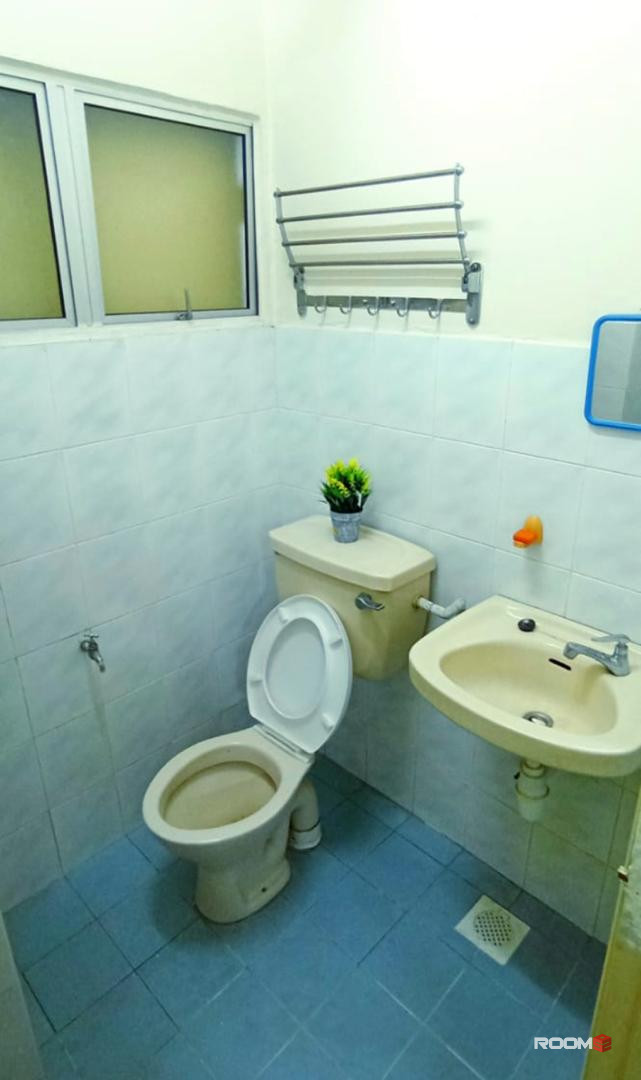 The Z Residence @ 7 Min Walking Distance To LRT Station