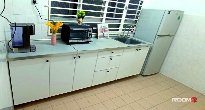 The Z Residence @ 7 Min Walking Distance To LRT Station