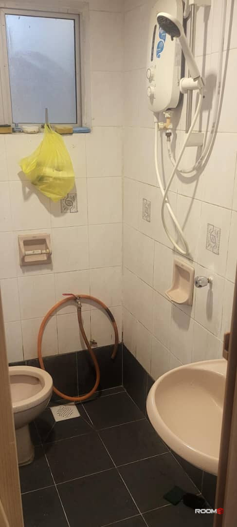 Middle Room For Rent, Sutramas Apartment， Puchong Jaya (Include all utilities and AIR-CON USAGE!!)