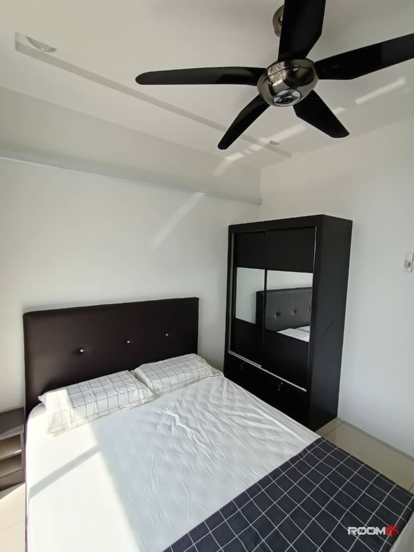 Female room for rent at Larkin Height @ Larkin Idaman