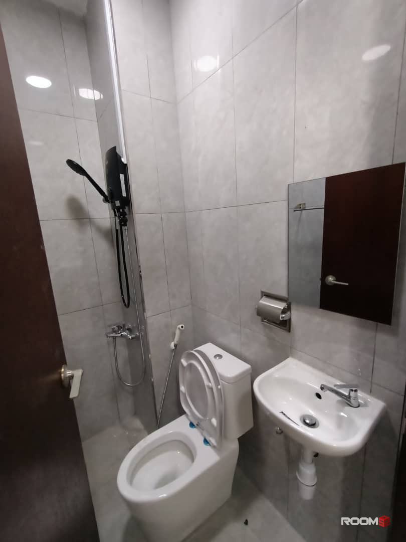 Room for rent at Paragon Suite @ near CIQ JB