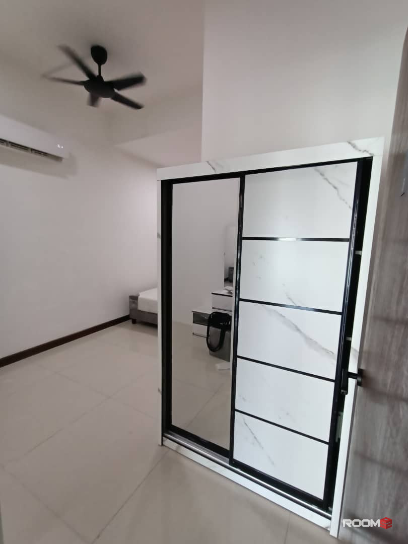 Room for rent at Paragon Suite @ near CIQ JB