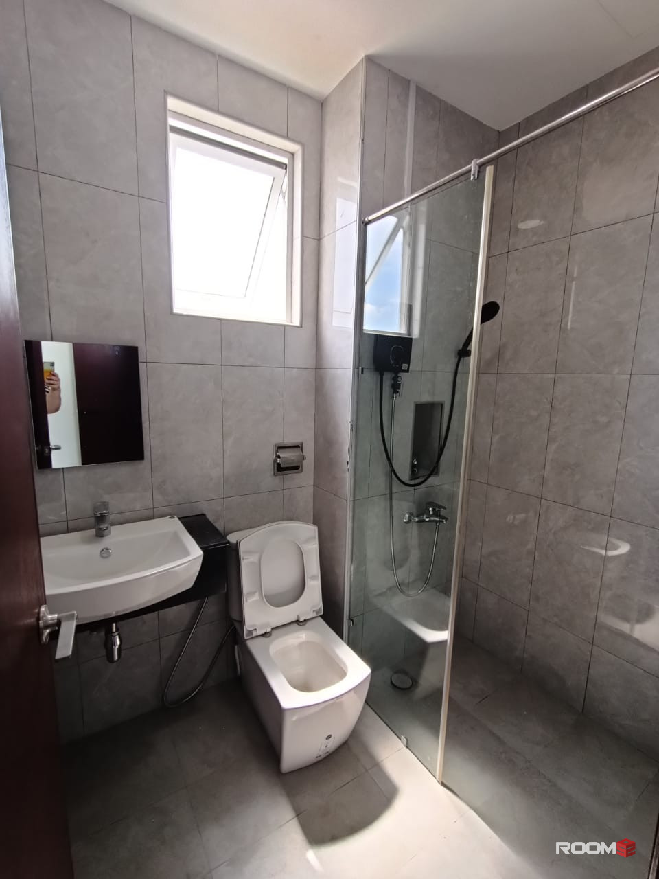Master room for rent at Paragon Suite @ Near CIQ JB