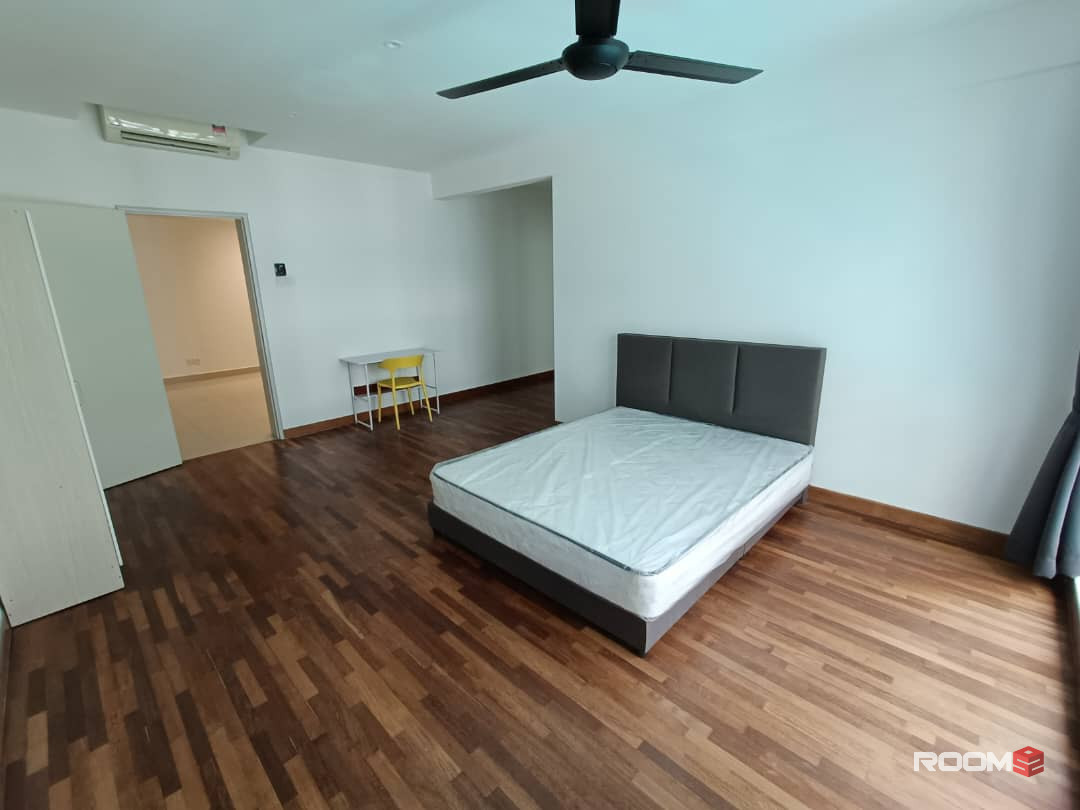 🚗5 Mins driving distance to Hospital Shah Alam with Low Deposit ❗ Master Room Rent at I-Residence Shah Alam near to UiT
