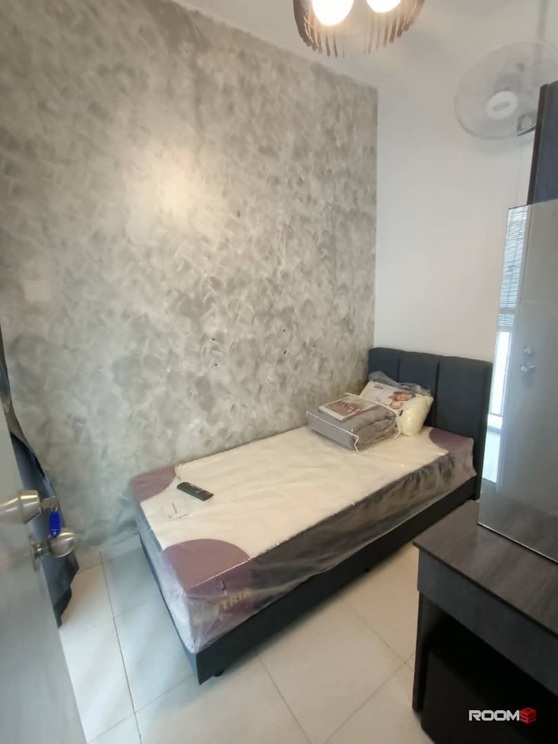 Male room for rent at Suriamas Suite @ Larkin JB